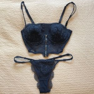 Victoria’s Secret Very Sexy lingerie set - size 34D, S/M - never worn!